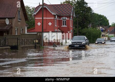 Auchy-les-Hesdin, Hauts-de-France/France-June 4 2019: Überschwemmung nach einem heftigen Regenguss von einem vorbeifahrenden Sturm Stockfoto