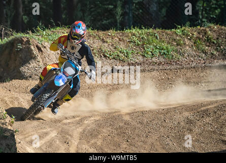 Motocross Fahrer auf einem Trail detail Stockfoto