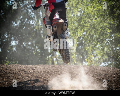 Motocross Fahrer auf einem Trail detail Stockfoto