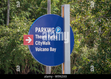 Orlando, Florida. August 07, 2019. Parkplatz Themenparks, CityWalk und Volcano Bay Zeichen in den Universal Studios Area Stockfoto