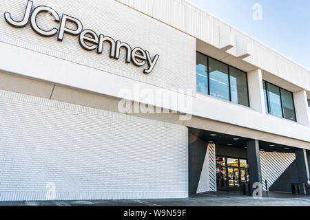 August 14, 2019 San Jose/CA/USA - JCPenney Department Store in einem Einkaufszentrum im Süden von San Francisco Bay Area. Stockfoto