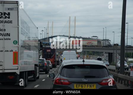 Der Ansatz für die dartford Flussdurchquerungen auf der M25 in Kent Stockfoto