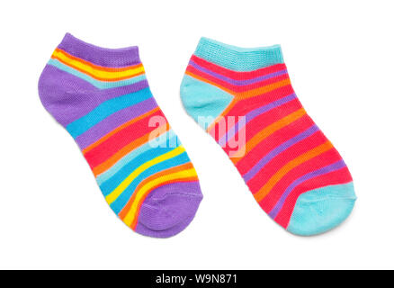 Zwei bunte Söckchen isoliert auf Weiss. Stockfoto