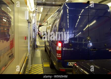 Coquelles, Hauts-de-France/France-July 19 2019: das Innere eines Fahrzeugs oder Single Deck Beförderung auf einem Eurotunnel Shuttle Zug Stockfoto