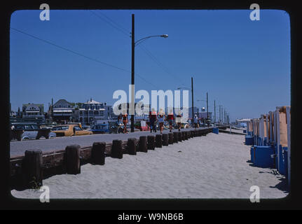 Strand in Richtung Promenade und Skyline, Cape May, New Jersey Stockfoto