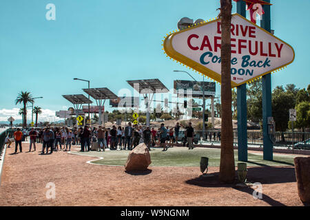 Sehr große Linie ein Bild mit Willkommen im fabelhaften Las Vegas sign. editorial Bild. Las Vegas, Nevada, USA 10/22/2018 Stockfoto