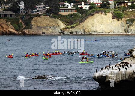 Bunte Kajaks in der La Jolla Cove San Diego Stockfoto