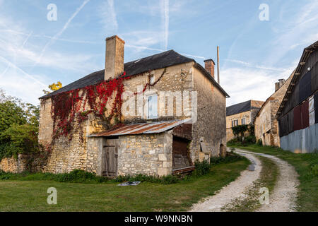 Urigen alten Bauernhof in Frankreich Stockfoto