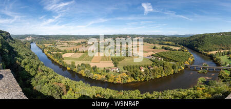 Panorama der Fluss Dordogne Tal in der historischen Region Perigord in Frankreich Stockfoto