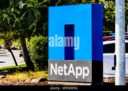 August 13, 2019 Sunnyvale/CA/USA - NetApp Zeichen an Ihrem Hauptsitz im Silicon Valley, NetApp, Inc. ist ein Hybrid Cloud Data Services und Daten Mann Stockfoto