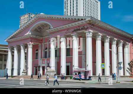 Staatsoper und Ballett Theater auf die Innenstadt Sukhbaatar Platz, Ulaanbaatar, Mongolei Stockfoto