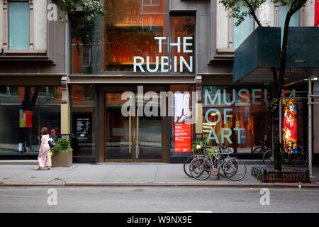 Rubin Museum of Art, 150 West 17th Street, New York, NY. aussen Storefront einer Kunst Museum im Stadtteil Chelsea in Manhattan. Stockfoto