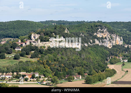 Blick über das Tal der Dordogne auf die hängenden Gärten von Marqueyssac Stockfoto