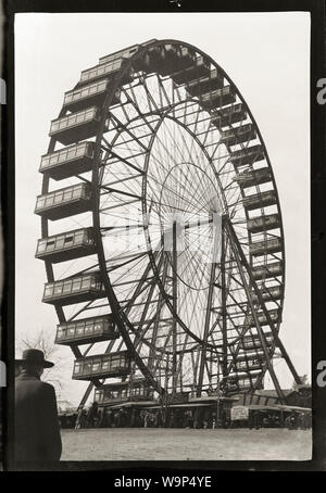 Riesenrad auf der 1904 St. Louis World's Fair/Louisiana Purchase Exposition. Das Riesenrad erschien zuerst am Columbian Exposition der Weltausstellung 1893 in Chicago, Illinois. Es war dann an dieser Messe im Jahr 1904 verschoben. Leider war es zerstört, nachdem die Messe vorbei war. Bild von 5.5x 3,25 Zoll Nitrat negativ. Stockfoto