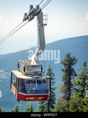 Ein Blick auf den Grouse Mountain Skyride Gondel auf Grouse Mountain in North Vancouver, British Columbia, Kanada. Stockfoto