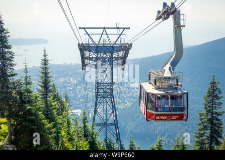 Ein Blick auf den Grouse Mountain Skyride Gondel auf Grouse Mountain in North Vancouver, British Columbia, Kanada. Stockfoto