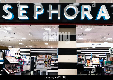 August 14, 2019 San Jose/CA/USA - Sephora Store in einem Einkaufszentrum im Süden von San Francisco Bay Area; Sephora ist eine in Paris ansässige französische Multinationale c Stockfoto