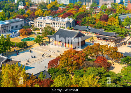 Herbst Deoksugung Palast in Seoul, Südkorea. Stockfoto