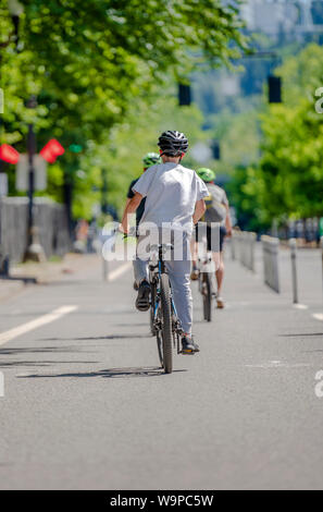 Die Menschen auf dem Fahrrad Pedale ein Fahrrad lieber einen aktiven Lebensstil mit Radfahren und Alternativen umweltfreundlichen Transpo Stockfoto