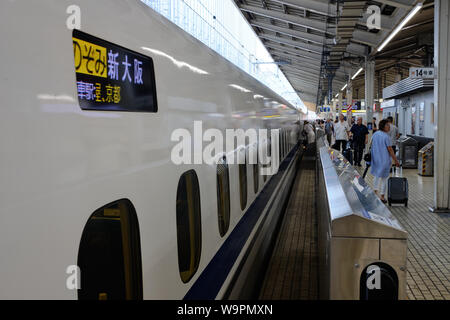 Die nozomi Shinkansen japanischer Bullet, den Zug von Tokyo nach Osaka auf der Tokaido-linie. Stockfoto
