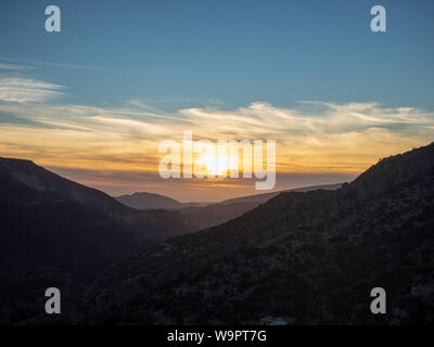 Imouzzer Des Ida Ou Tanae, Tamrout, Agadir, Marokko, Nordafrika [marokkanischen Berglandschaft, ländlichen Dorf grüne Natur im Winter, sunset Dämmerung] Stockfoto