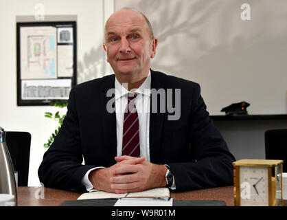 Potsdam, Deutschland. 11 Mär, 2019. Der Brandenburgische Ministerpräsident Dietmar Woidke (SPD) in einem Interview an seinem Schreibtisch in seiner Studie auf der Potsdamer Staatskanzlei. Quelle: Thomas Uhlemann/dpa-zentralbild/ZB/dpa/Alamy leben Nachrichten Stockfoto