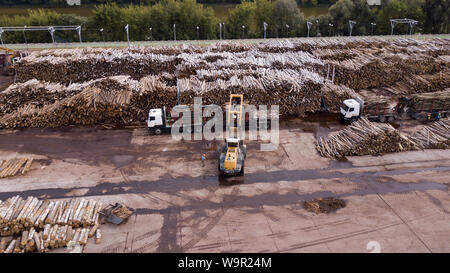 Holzbearbeitung enterprise Draufsicht Luftaufnahmen mit Drone Stockfoto