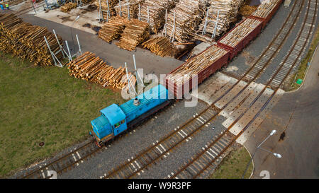 Holzbearbeitung enterprise Draufsicht Luftaufnahmen mit Drone Stockfoto