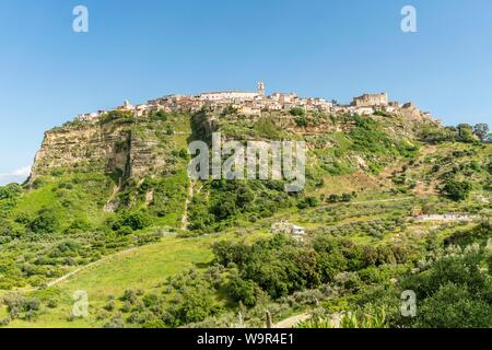 Blick auf die historische Dorf Santa Severina in hügeligen Region, Kalabrien, Italien. Stockfoto