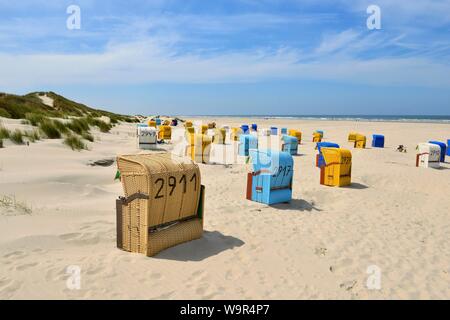 Die Liegen am Strand von Juist, ostfriesische Insel, Ostfriesland, Niedersachsen, Deutschland Stockfoto