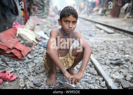 Straße Kind in einem Slum in Kolkata, Indien Stockfoto