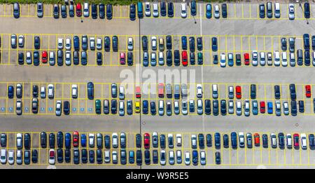 Luftaufnahme, Autos auf dem Parkplatz, USV-Depot, Bornig, Herne, Ruhrgebiet, Nordrhein-Westfalen, Deutschland Stockfoto