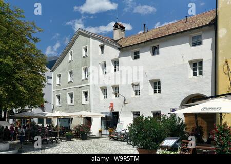 Historische Wohn- und Geschäftshäusern auf dem Hauptplatz, Laas, Vinschgau, Südtirol, Italien Stockfoto