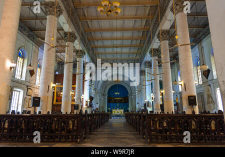 Innenraum der Kirche St. Johannes, die den Dritten älteste Kirche von Kolkata, die im Jahre 1787 geweiht wurde Stockfoto