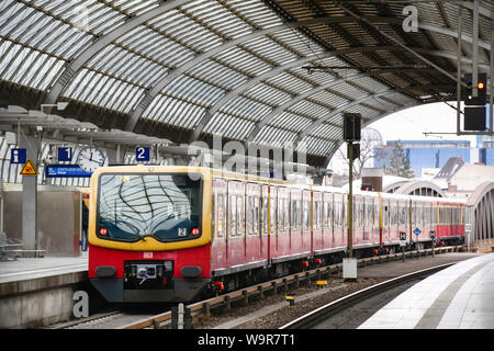 S-Bahn, Bahnhof Spandau, Berlin, Deutschland Stockfoto