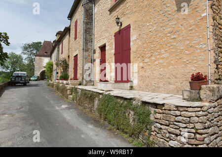 Dorf Limeuil, Frankreich. Malerische Ansicht von limeuil's Rue de Port. Stockfoto