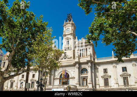 Plaza del Ayuntamiento, dem Hauptplatz von Valencia, Spanien. Bhudda an sonnigen, schönen Tag. Stockfoto