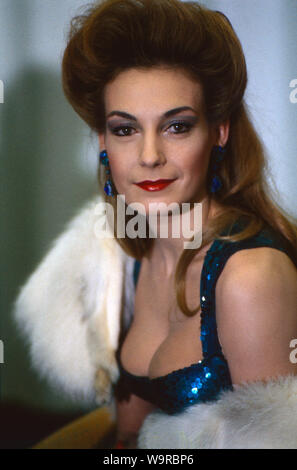 Ute Lemper, deutsche Musicaldarstellerin, Chansonsängerin und Plant, Deutschland 1988. Deutsche musical Schauspielerin und chansonsängerin Ute Lemper, Deutschland 1988. Stockfoto