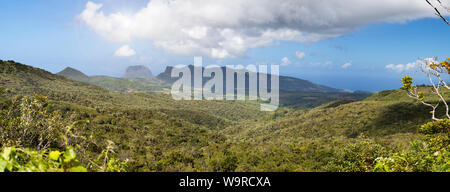 Mauritius. Highland Panorama mit Regenwald und Sky in den Wolken Stockfoto