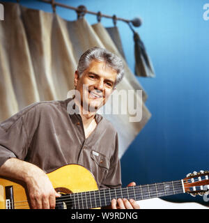 Peter Horton, auch Peter Horten (geboren als Peter Müller in Österreich), Sänger, Gitarrist, Komponist, Deutschland, 1991. Peter Horton aka Peter Horten (wie Peter Müller in Österreich geboren), Sänger, Komponist, Gitarrist, Deutschland, 1991. Stockfoto