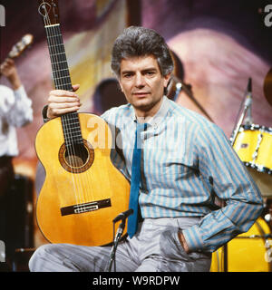 Peter Horton, auch Peter Horten (geboren als Peter Müller in Österreich), Sänger, Gitarrist, Komponist, Deutschland, 1983. Peter Horton aka Peter Horten (wie Peter Müller in Österreich geboren), Sänger, Komponist, Gitarrist, Deutschland, 1983. Stockfoto