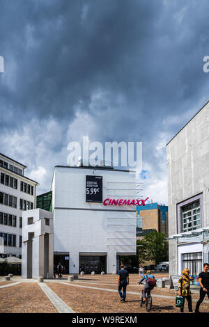 Stuttgart, Deutschland, 14. August 2019, Leute, Theater in der Innenstadt, an der Liederhalle cinemaxx Eine spannende Motion Picture für eine spezielle p zu sehen Stockfoto