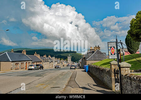 Blick auf Main Dufftown's Street. Stockfoto