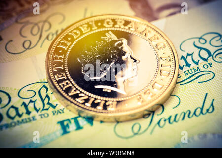 British Pound Sterling Münzen und Banknoten Stockfoto