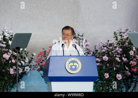 Cheonan, Südkorea. 15 Aug, 2019. 15.August 2019 - Cheonan, South Korea-Moon Jae-in, Südkoreas Präsident, spricht während der Veranstaltung für den 74. Jahrestag der Unabhängigkeit Koreas Tag an der Halle der Unabhängigkeit Koreas in Cheonan, Südkorea, am Donnerstag, 15 August, 2019. Quelle: Bloomberg über Pool/ZUMA Draht/Alamy leben Nachrichten Stockfoto