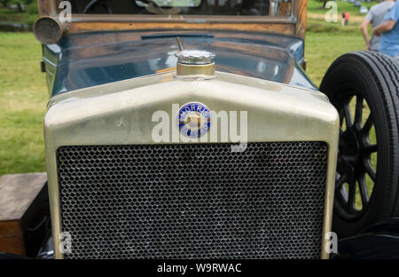 1927 Flatnose Morris Oxford Cabriolet mit Dicky Sitz am Helmingham Festival der Klassischen & Sportwagen 2019 Stockfoto