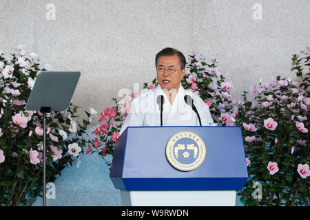 Cheonan, Südkorea. 15 Aug, 2019. 15.August 2019 - Cheonan, South Korea-Moon Jae-in, Südkoreas Präsident, spricht während der Veranstaltung für den 74. Jahrestag der Unabhängigkeit Koreas Tag an der Halle der Unabhängigkeit Koreas in Cheonan, Südkorea, am Donnerstag, 15 August, 2019. Quelle: Bloomberg über Pool/ZUMA Draht/Alamy leben Nachrichten Stockfoto