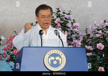 Cheonan, Südkorea. 15 Aug, 2019. 15.August 2019 - Cheonan, South Korea-Moon Jae-in, Südkoreas Präsident, spricht während der Veranstaltung für den 74. Jahrestag der Unabhängigkeit Koreas Tag an der Halle der Unabhängigkeit Koreas in Cheonan, Südkorea, am Donnerstag, 15 August, 2019. Quelle: Bloomberg über Pool/ZUMA Draht/Alamy leben Nachrichten Stockfoto