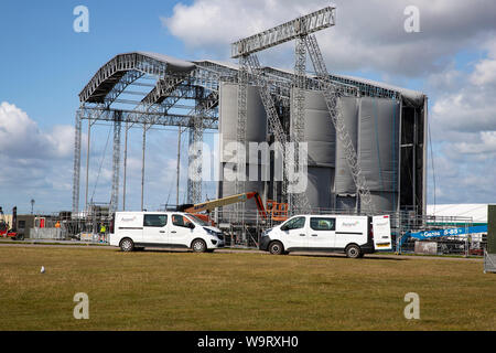 Die Vorbereitung der Bühne in Southsea Common für die siegreiche Festival Ende August 2019 Stockfoto