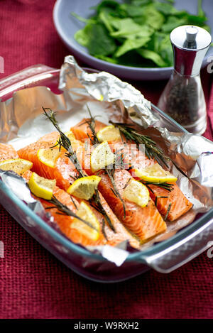 Ofen gebackene Lachsfilets Stockfoto